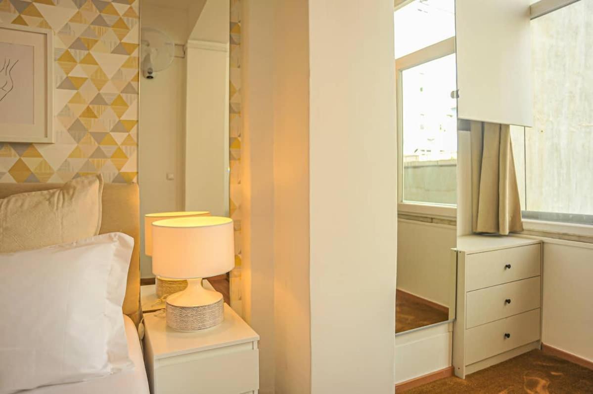 Guesthouse Marques De Pombal - 8 Bedroom Apartment Lisbon Exterior photo