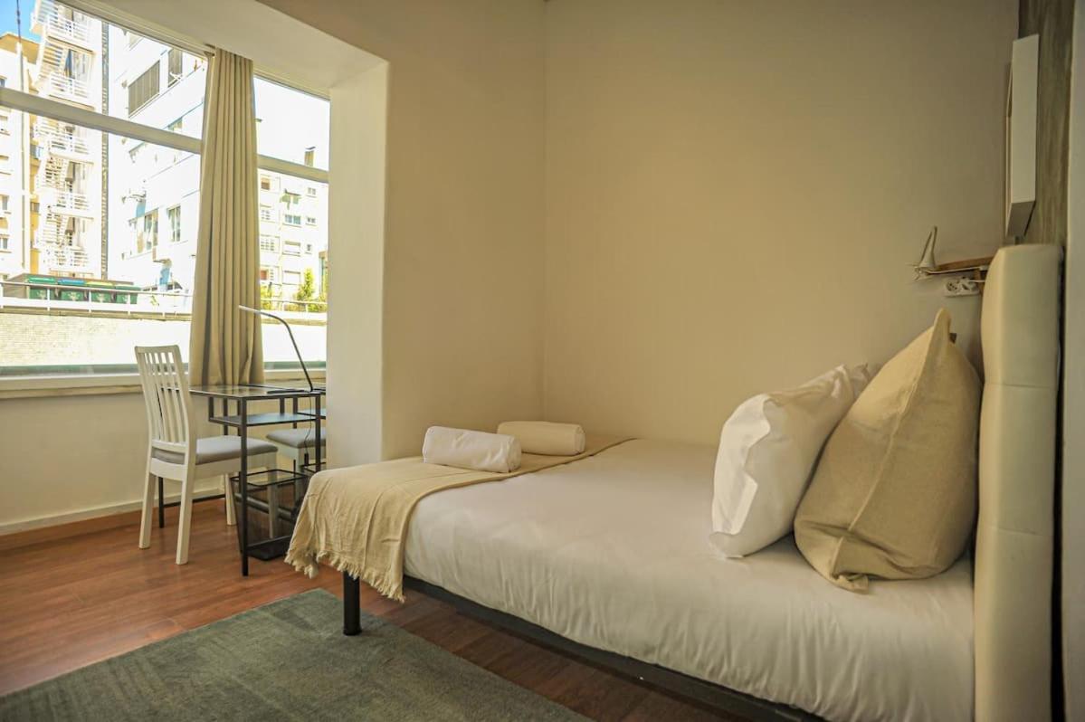 Guesthouse Marques De Pombal - 8 Bedroom Apartment Lisbon Exterior photo